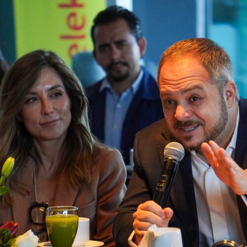 El poder de la amistad y el compañerismo en el trabajo Cómo las relaciones laborales pueden impulsar tu éxito y bienestar