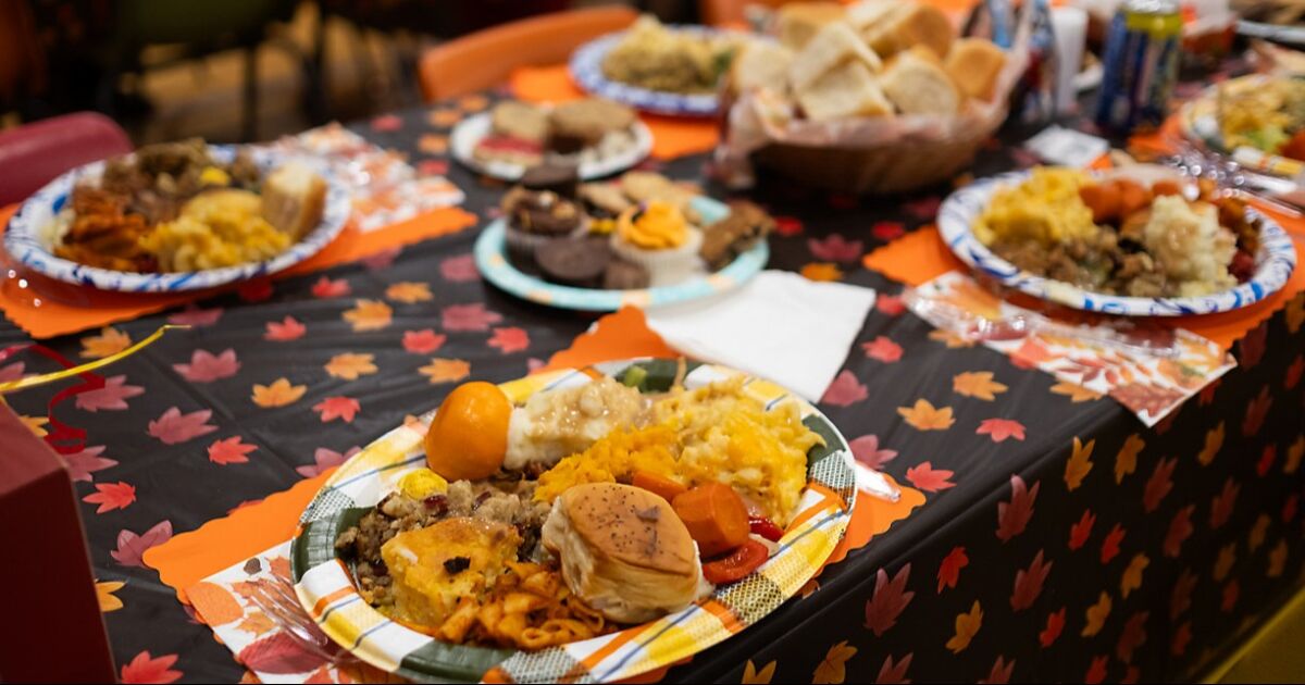 Informe muestra millones de libras de comida del Día de Acción de Gracias no se consumen