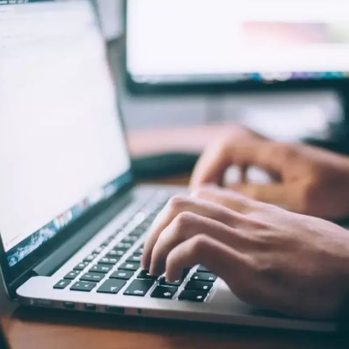 Booking, Expedia y Tripadvisor forman coalición contra los “fake reviews”