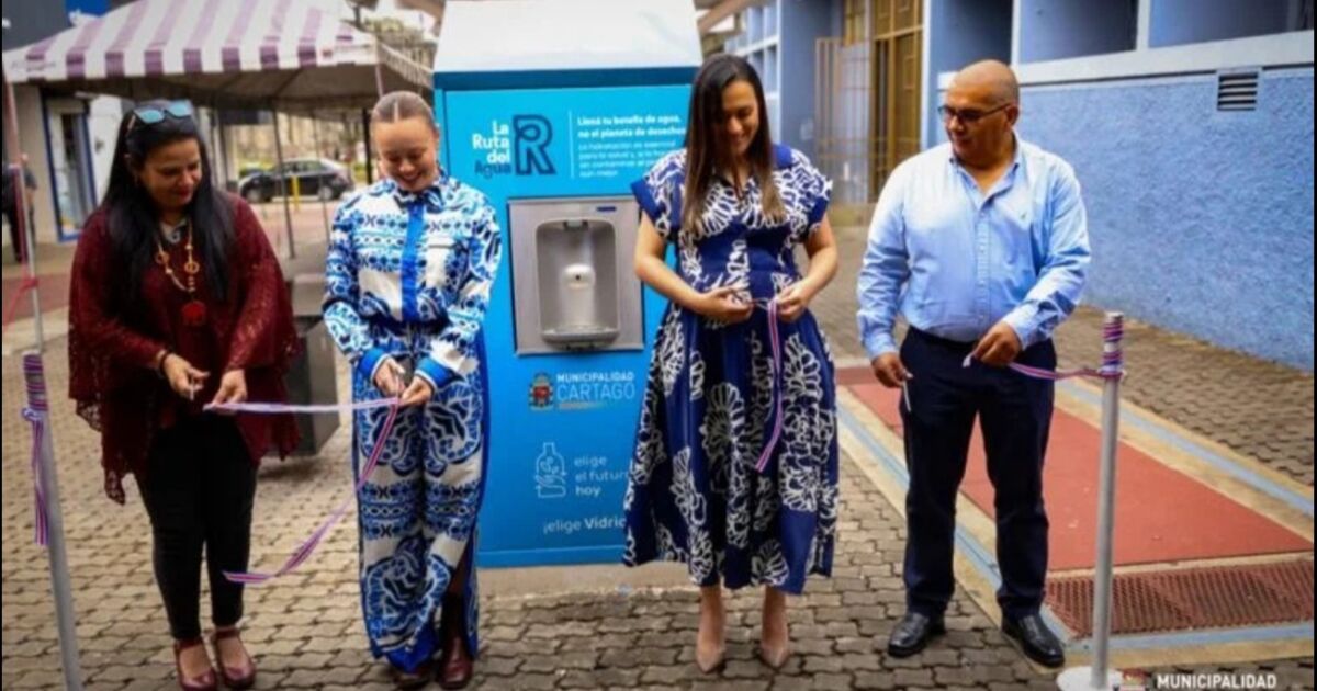 Cartago inaugura la primera estación pública de agua purificada del país