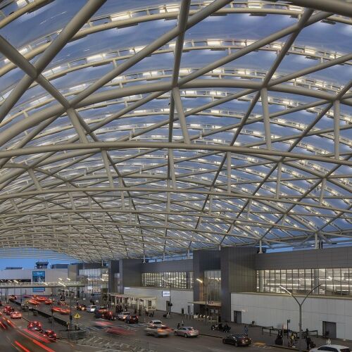 El aeropuerto de Atlanta añade casi 7.000 plazas de aparcamiento con la apertura de un nuevo aparcamiento de varios niveles