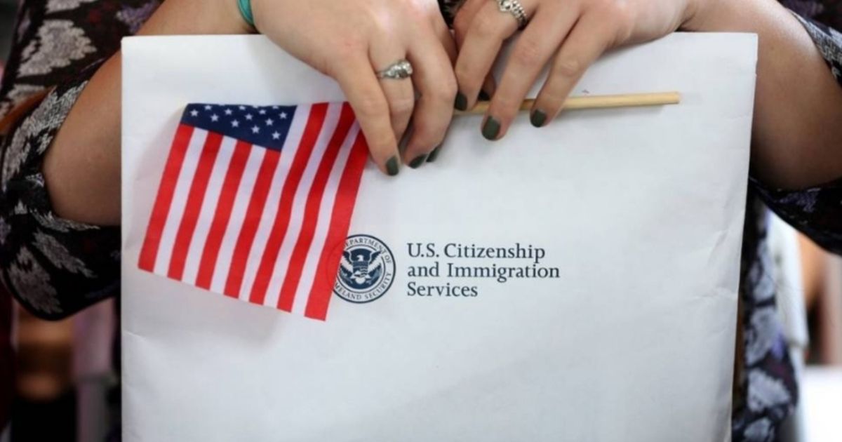 Más inmigrantes aplican por la ciudadanía de Estados Unidos en año electoral