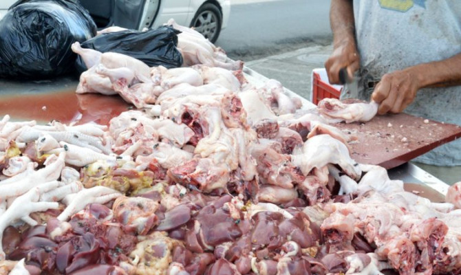 Comerciantes llama población a consumir carne de pollo