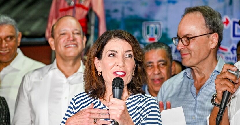 Santiago recibe a gobernadora de Nueva York, Kathy Hochul