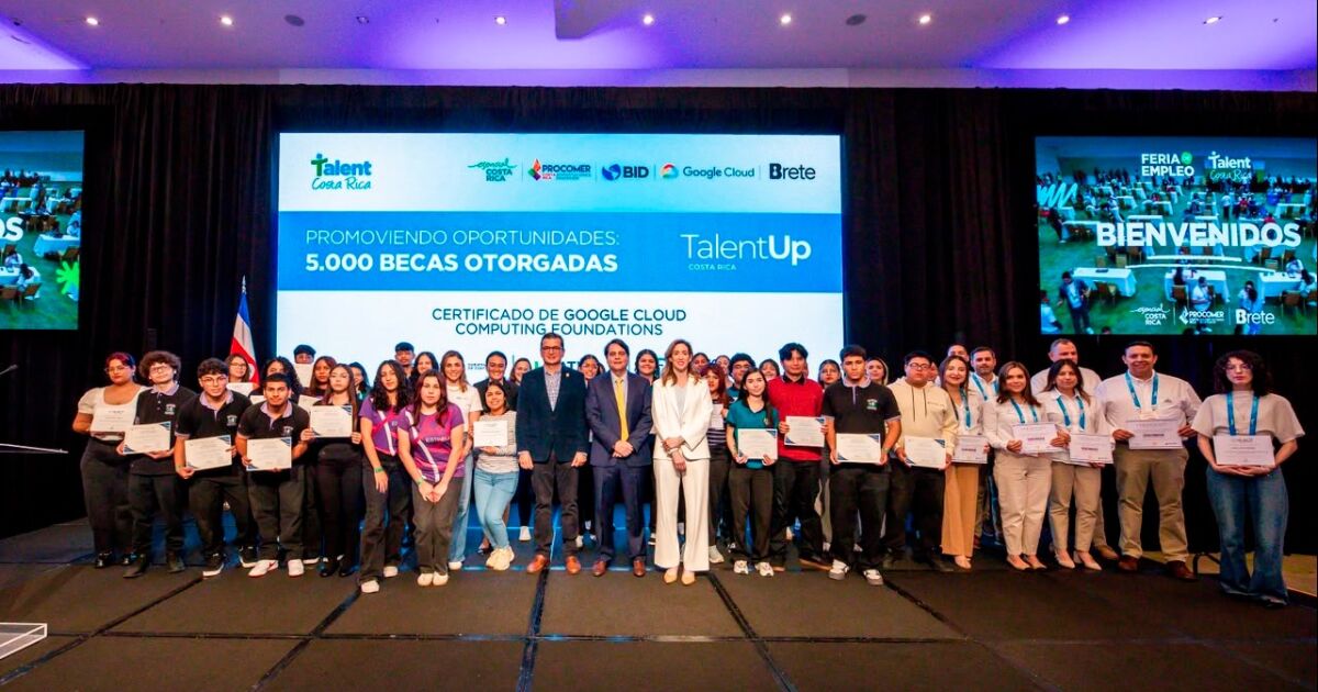 Entregan primeras 5.000 becas de Google para impulsar formación digital