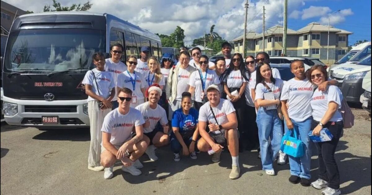 Carnival Corp. comparte la alegría navideña: visitas a barcos, juguetes y eventos comunitarios