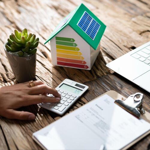 Grandes consumidores enfrentan plazo en agosto para cumplir Ley de Eficiencia Energética