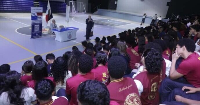 Programa de Alfabetización Constitucional impacta a más de 200 estudiantes en el Colegio Bilingüe de Panamá