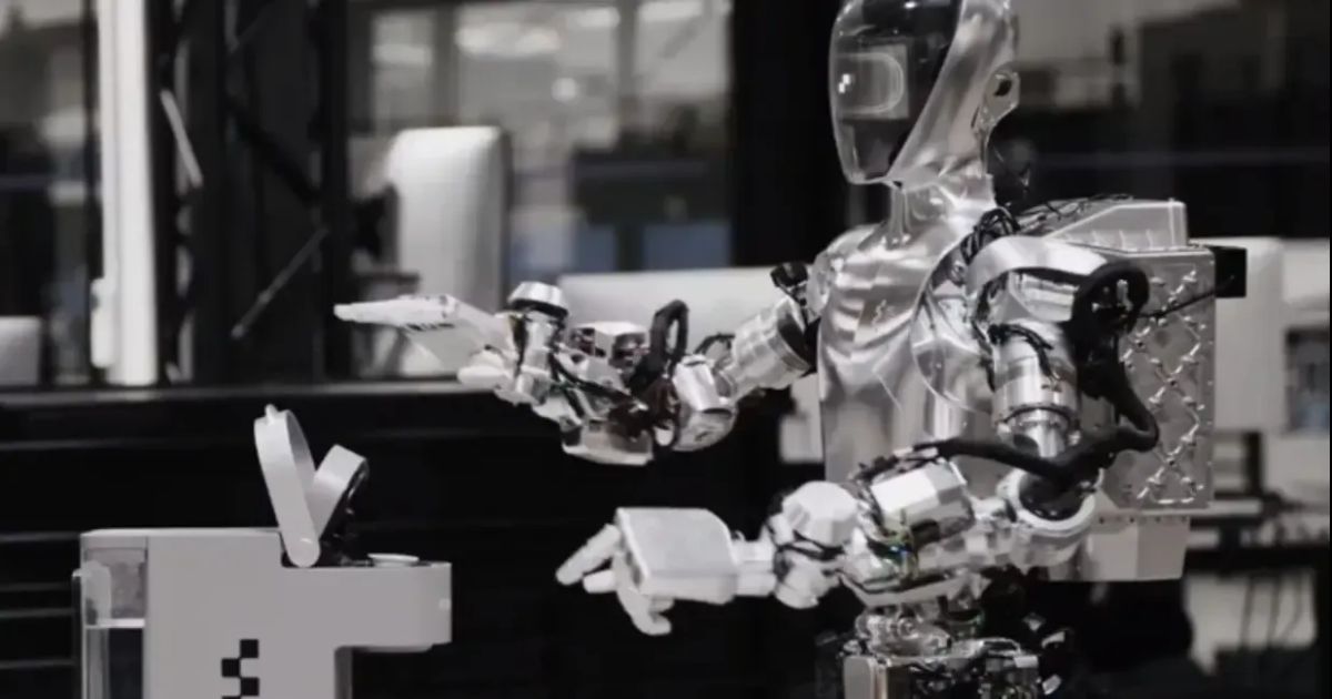 Empresa BMW contrata robots humanoides para ensamblar autos