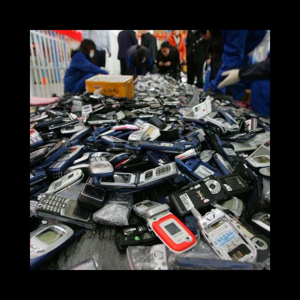Muchos de los residuos electrónicos que desechamos contienen materias primas esenciales