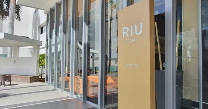 Todos los hoteles RIU en Jamaica reabrirán por completo a finales de año
