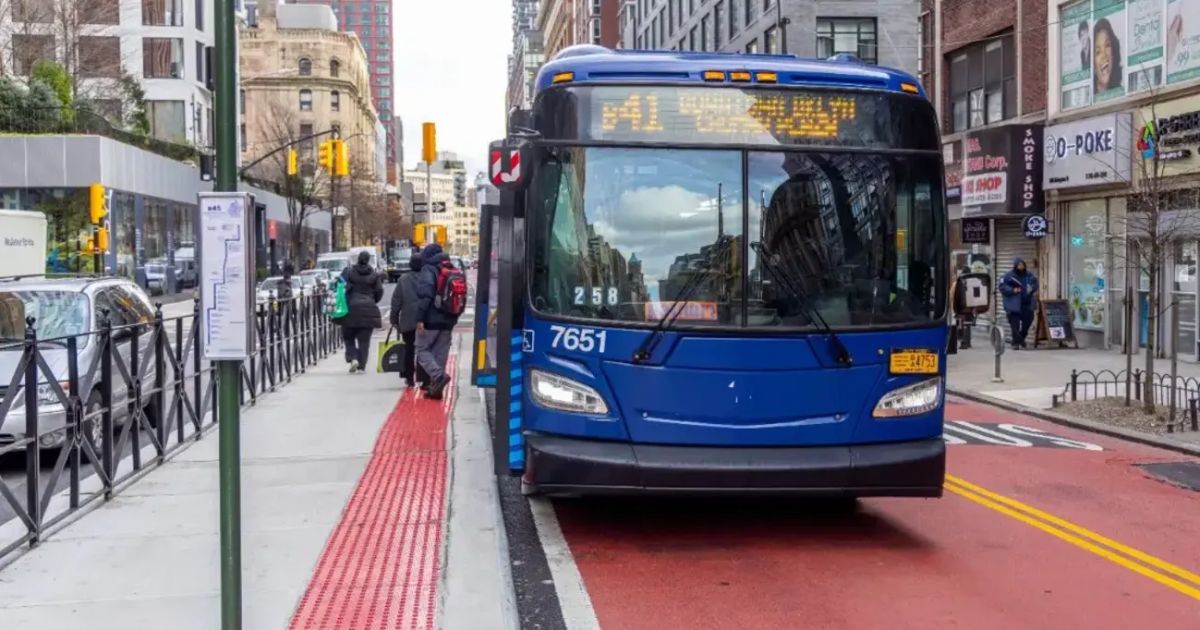 Nueva vía de autobús 'transformadora' en Livingston Street de Brooklyn