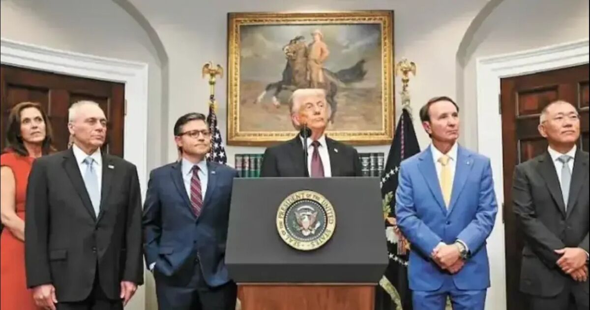 Presidente Trump, promete una “liberación económica” para EE.UU. el 2 de abril
