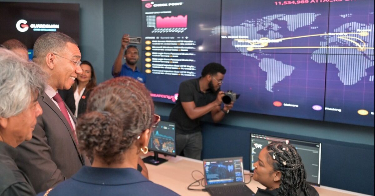Ministerio de Educación ofrece programa de capacitación y certificación en ciberseguridad para jóvenes