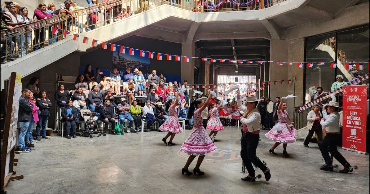 “Fiestas de la chilenidad” llenó de música y colores a Valparaíso durante el fin de semana