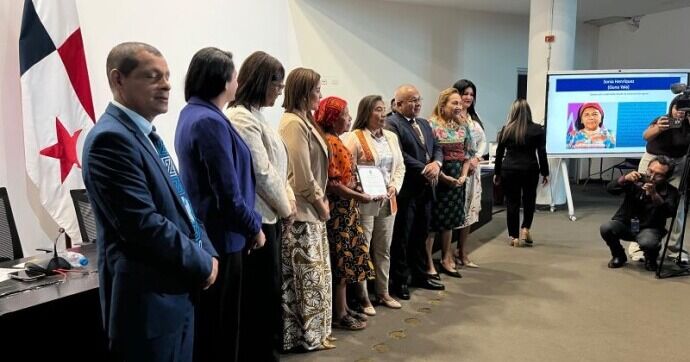Mujeres indígenas son homenajeadas en un evento que exalta su valor