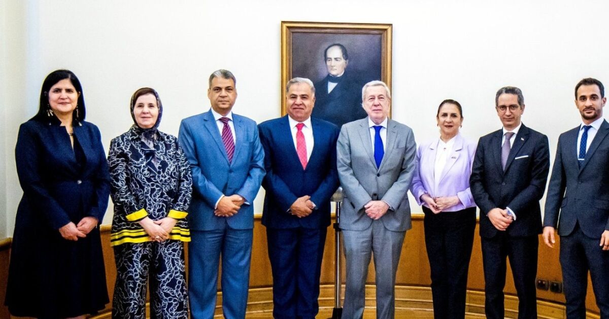 Canciller se reúne con embajadores y embajadoras de países árabes en Chile
