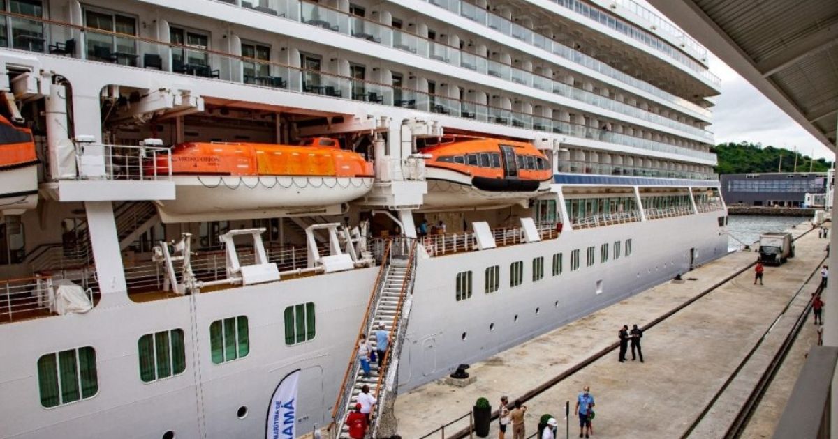 Los cruceros Aurora y el Rotterdam trajeron a más de 6,000 turistas a Colón 2000 en Carnaval