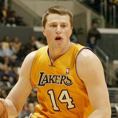 Medvedenko, de ganar dos anillos con los Lakers a defender Kyiv de la invasión rusa