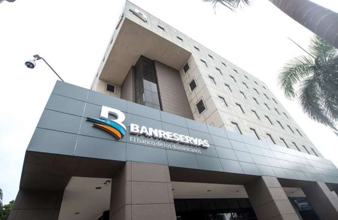 Bancos múltiples no cejan espacio en el pastel financiero dominicano