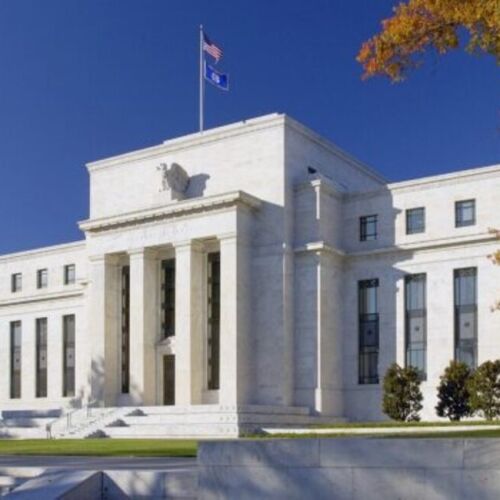 Fed mantiene tasas de interés ante incertidumbre económica global