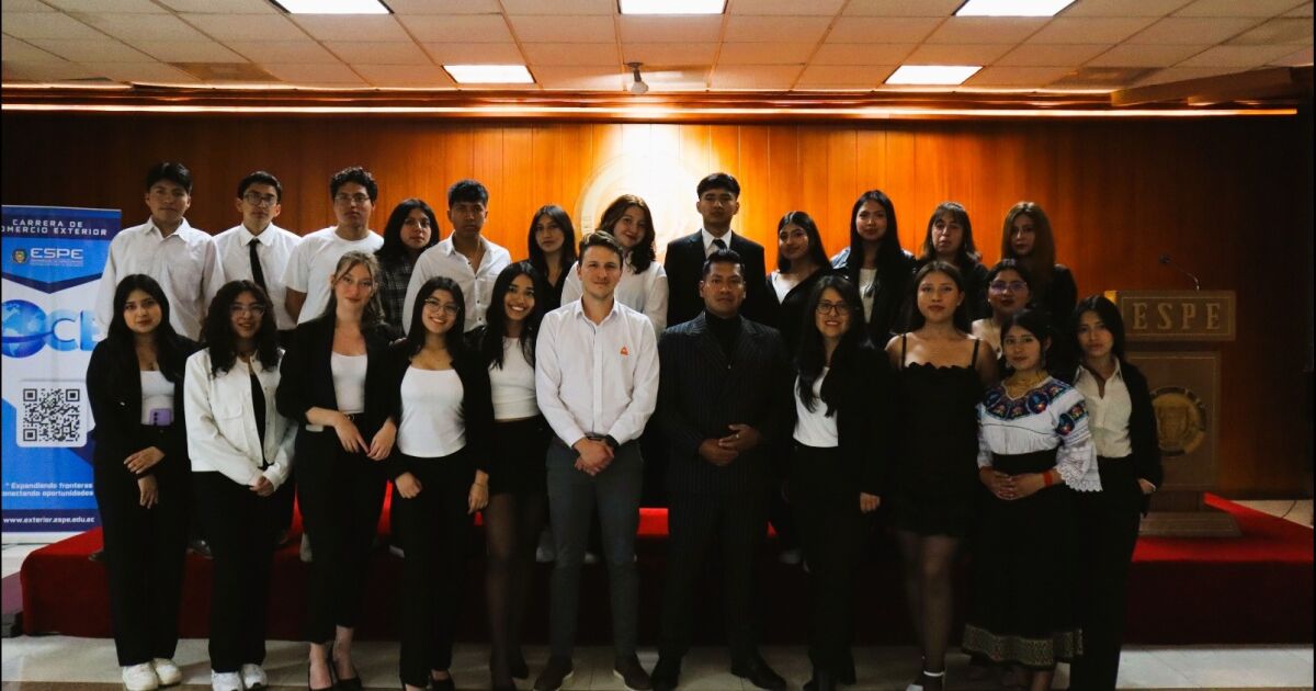 Aglomerados Cotopaxi comparte su experiencia en el sector exportador con futuros profesionales del comercio exterior