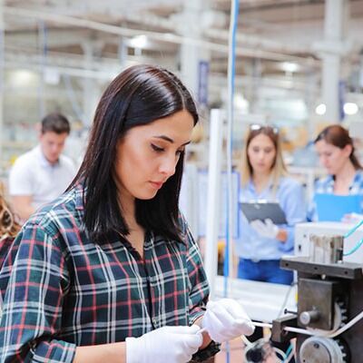 Los aranceles están transformando el mercado laboral de los graduados tanto como la IA