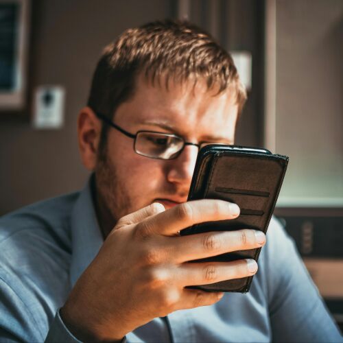 Busco donantes de memoria para mi celular