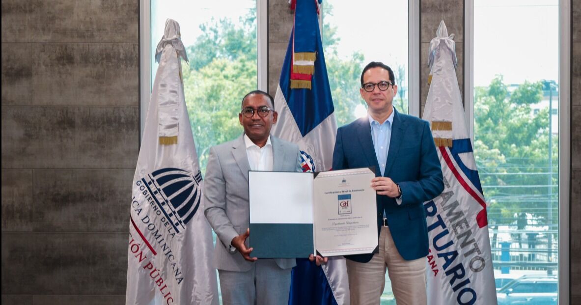 Departamento Aeroportuario recibe Sello CAF que reconoce transparencia en gestión