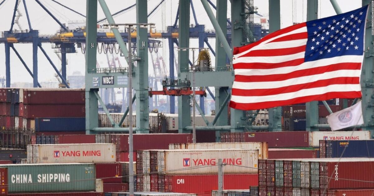 Presidente Trump amenaza con aranceles del 100% para disuadir a los BRICS de reemplazar al dólar