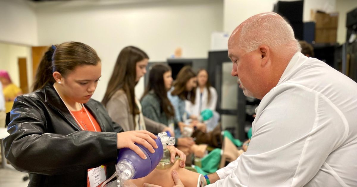 'Georgia te necesita':  Escuela de medicina de Savannah para inspirar a los adolescentes rurales