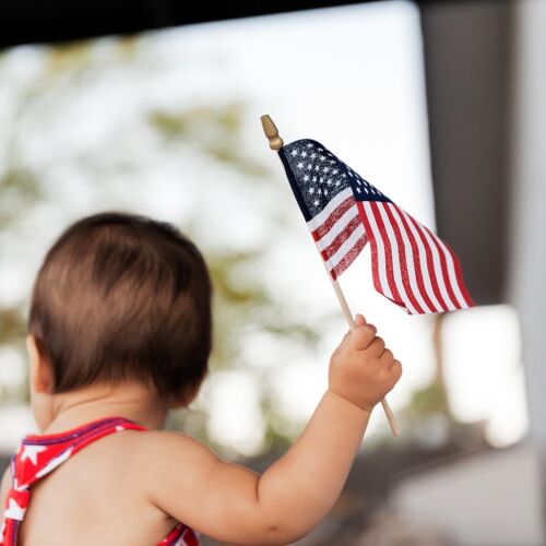 Plan de presidente Trump beneficiaría a niños recién nacidos en EE.UU con mil dólares