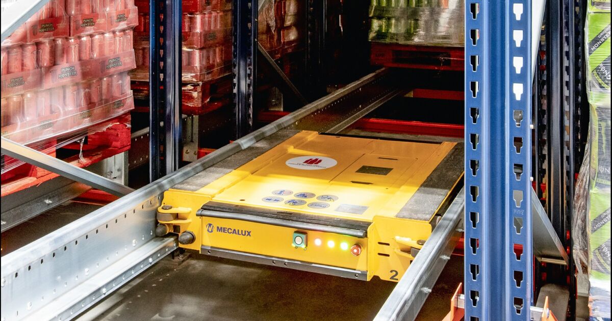 Mecalux impulsa el almacenamiento de bebidas de Coca-Cola HBC con la tecnología Pallet Shuttle