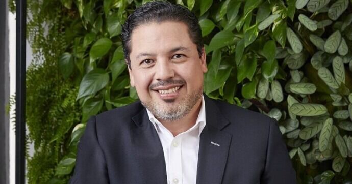 Premio Pilares del Biomuseo 2025 reconoce la trayectoria de Rodolfo Flores en el estudio y divulgación de la biodiversidad