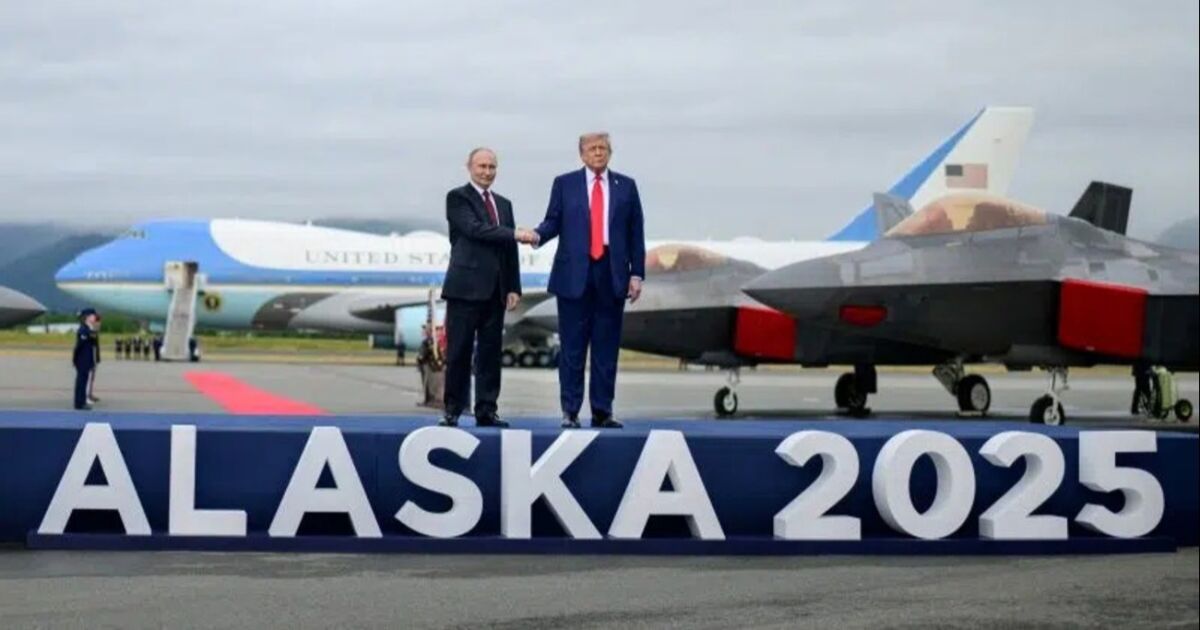 Trump y Putin inauguran cumbre sobre la invasión de Ucrania con un apretón de manos en Alaska