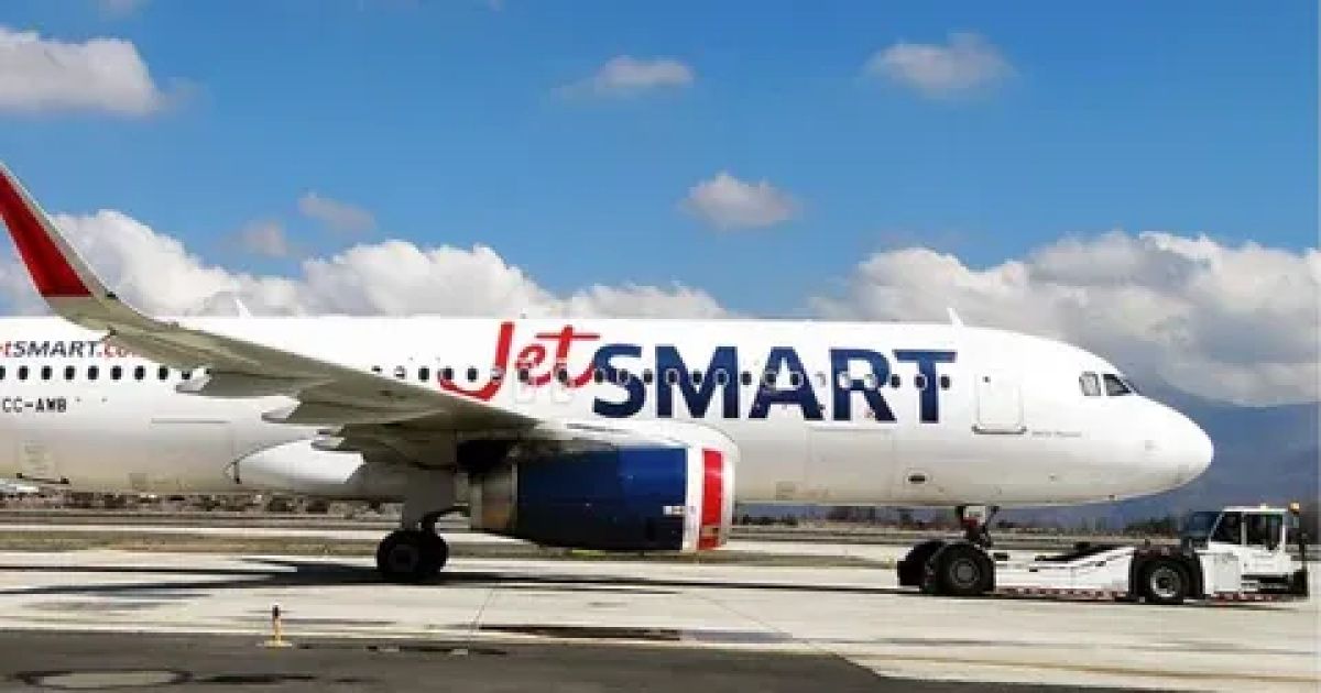 Empezó la ruta directa entre Cartagena y Lima con un nuevo vuelo que lanzó JetSmart