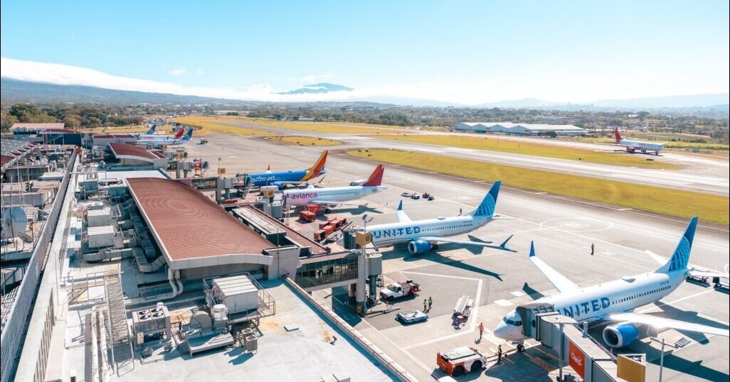 Ingreso de turistas por la vía aérea a Costa Rica creció un 14% en febrero