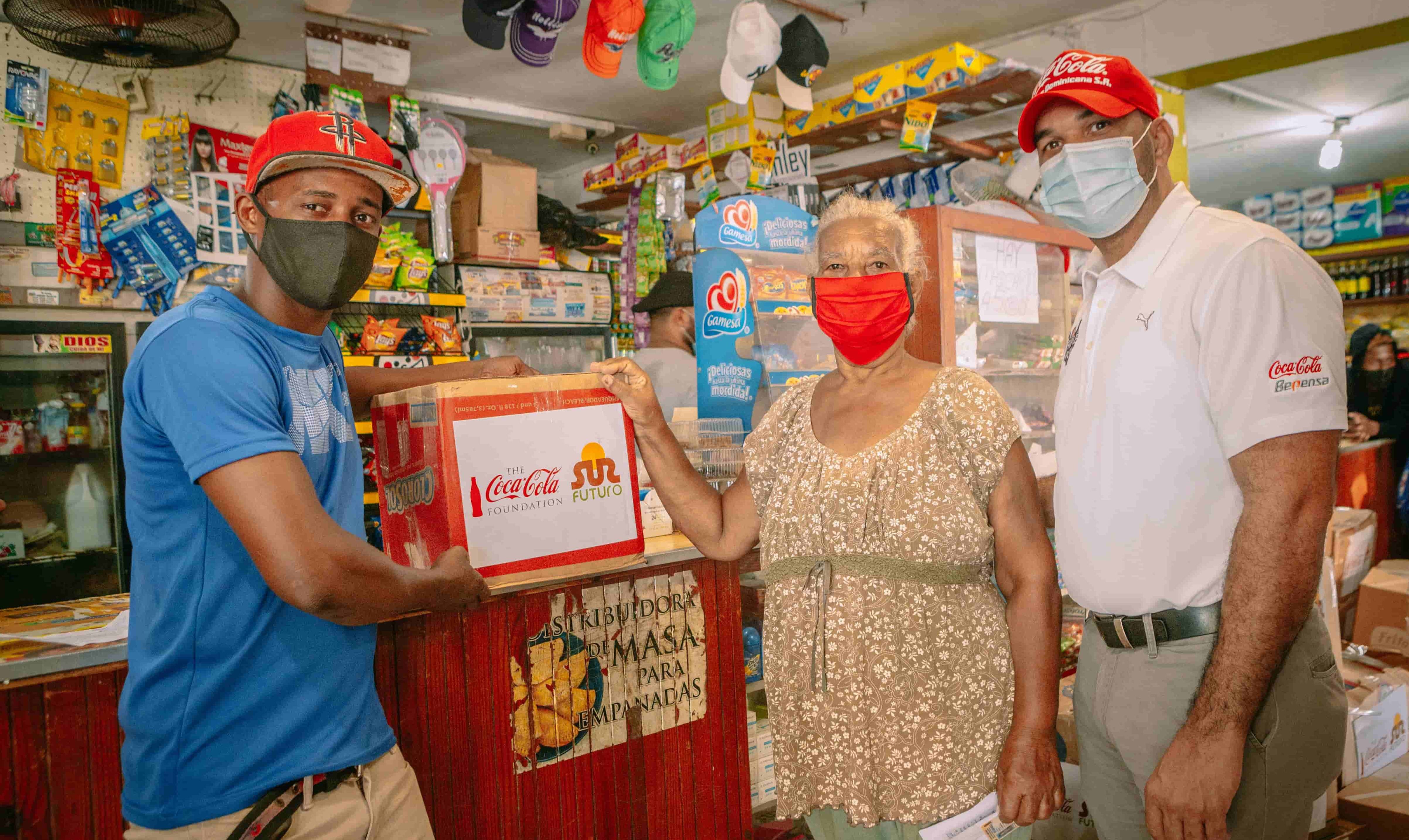 Sur Futuro y Fundación Coca-Cola integran propietarios de colmados en programa de apoyo alimentario a familias vulnerables
