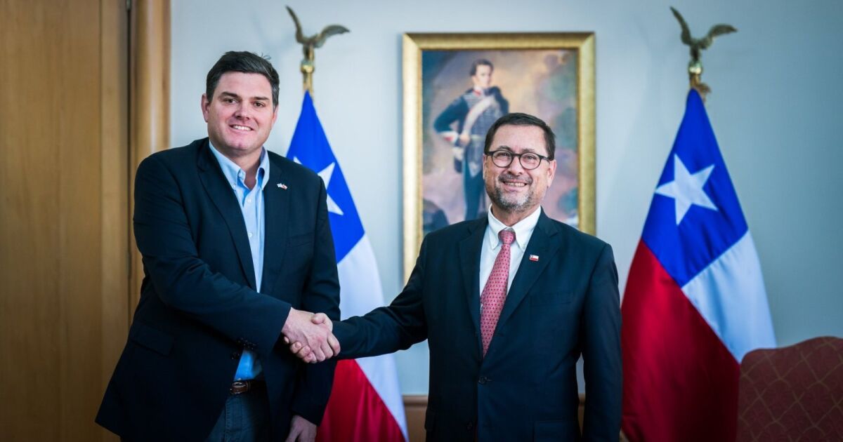 Canciller se reúne con la Asociación Chilena de Municipalidades y destaca rol de los gobiernos locales en la proyección internacional de Chile