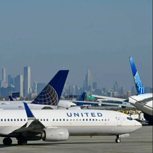 Un sistema de aviación estadounidense tenso se prepara para una semana récord de viajes de vacaciones