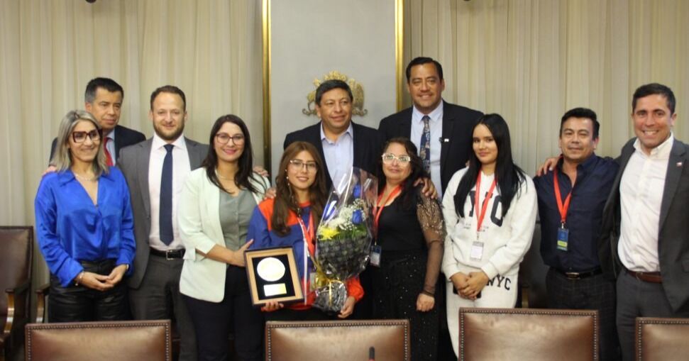 Cámara de Diputadas y Diputados reconoce a joven campeona panamericana de karate de Ovalle