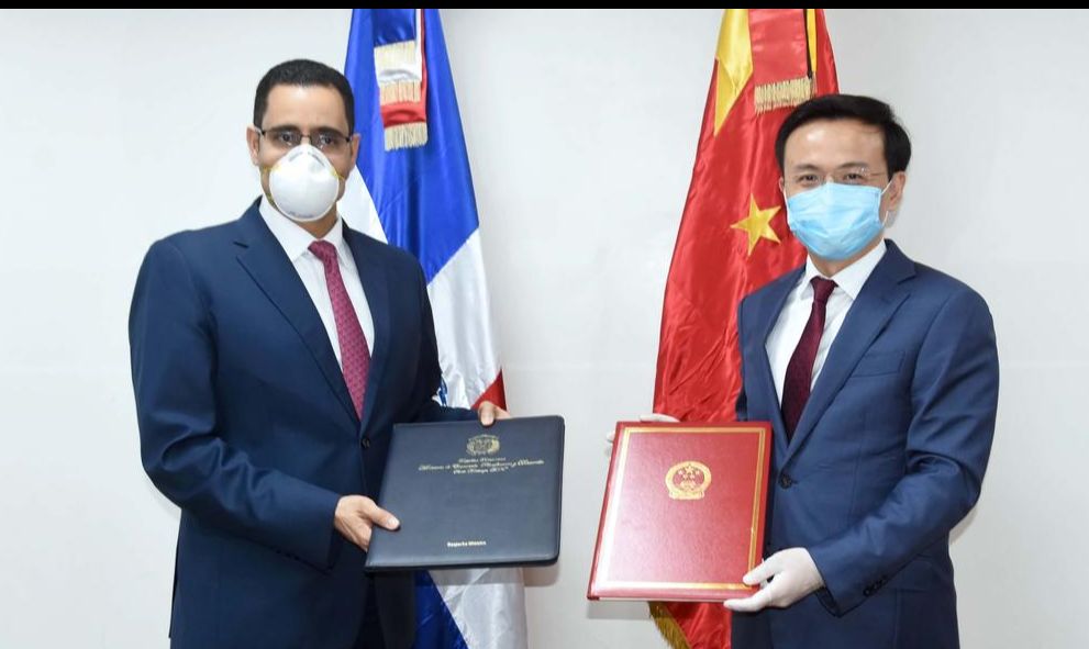El Gobierno de China dona a RD un lote de materiales anti epidémicos por valor de 700, 000 yuanes para combatir el COVID-19
