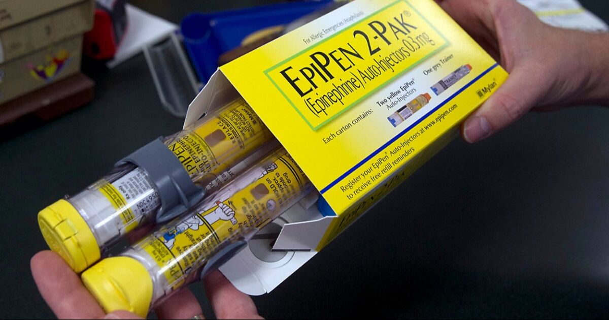 Proyecto de ley obligaría a las aseguradoras de salud a cubrir los EpiPens