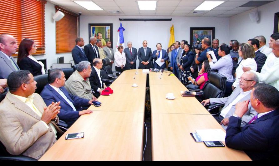 Consenso en los principales partidos dominicanos para aplazar las elecciones