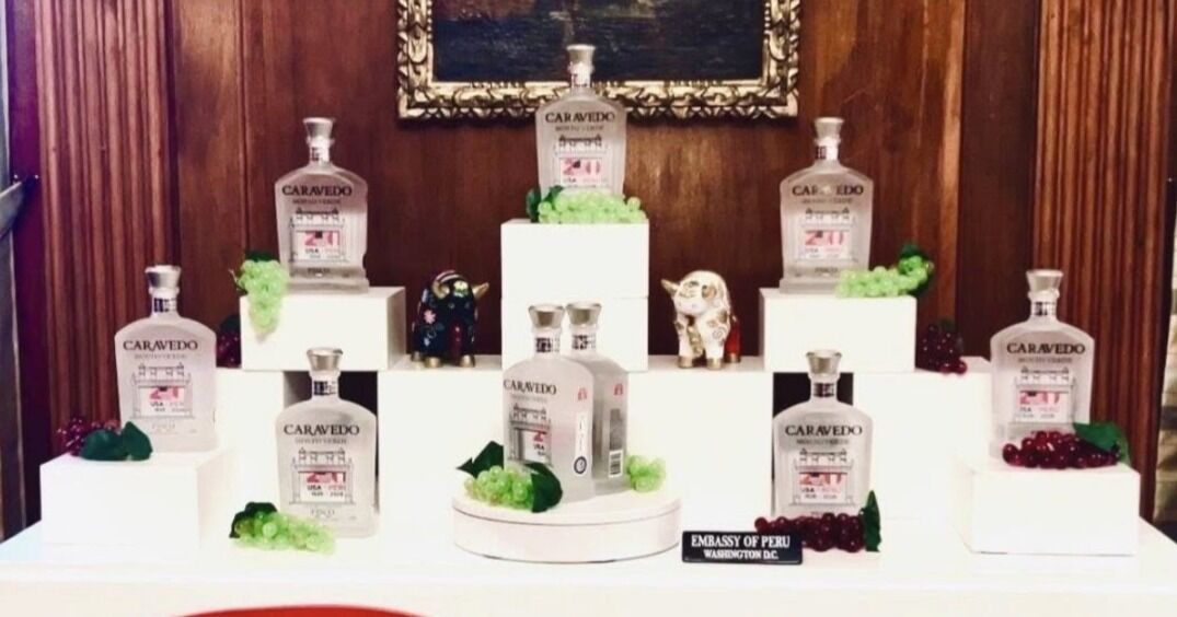 Embajador de Perú en Estados Unidos presenta pisco conmemorativo por los 200 años de amistad entre ambos países