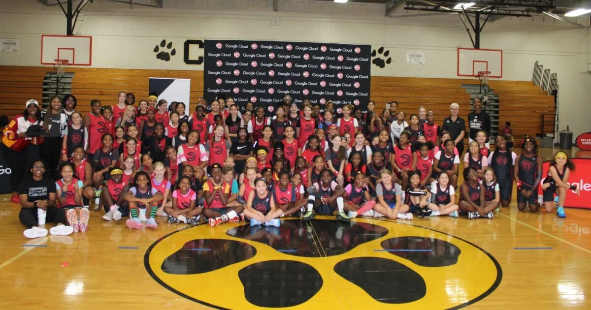 Los Atlanta Hawks empoderan a las jóvenes atletas a través de STEM en el Lady Ballers Summer Hoop Fest