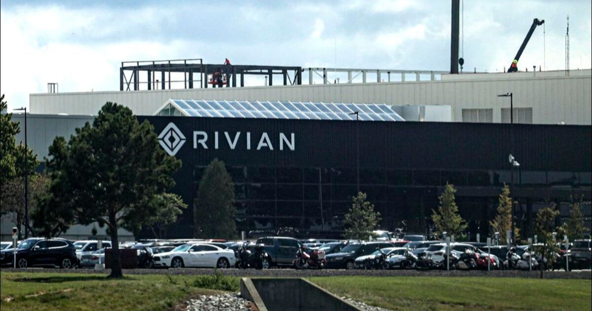 Rivian obtiene un préstamo federal para reiniciar una planta de vehículos eléctricos en Georgia