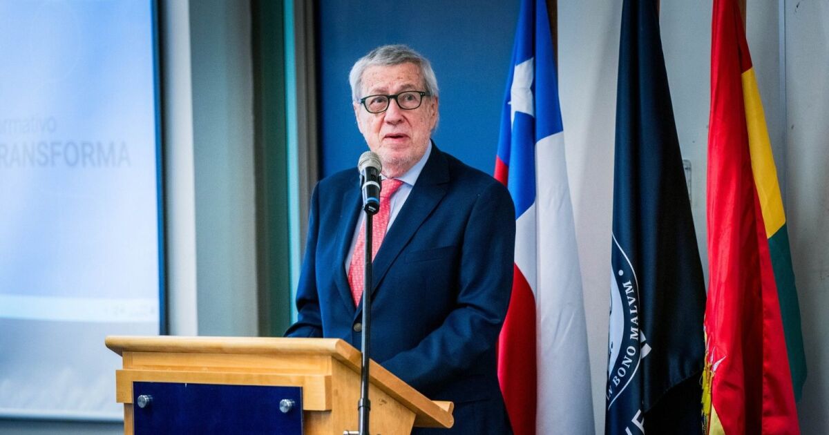 Ministro van Klaveren inaugura iniciativa académica “XVIII Encuentro Chile Bolivia: construyendo un futuro común”