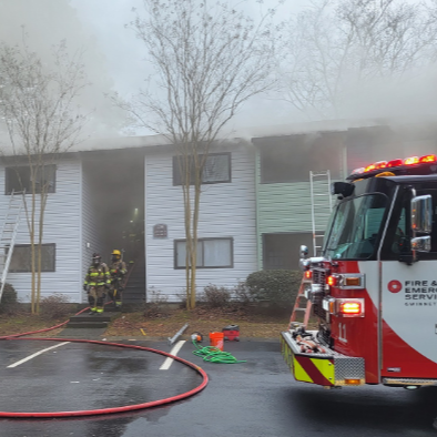 12 familias son desplazadas por un incendio en Norcross