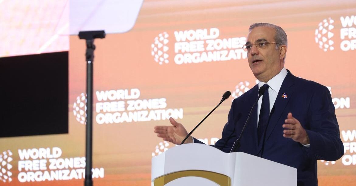 Presidente Abinader promueve a la RD como destino confiable en Congreso Mundial de Zonas Francas en Panamá